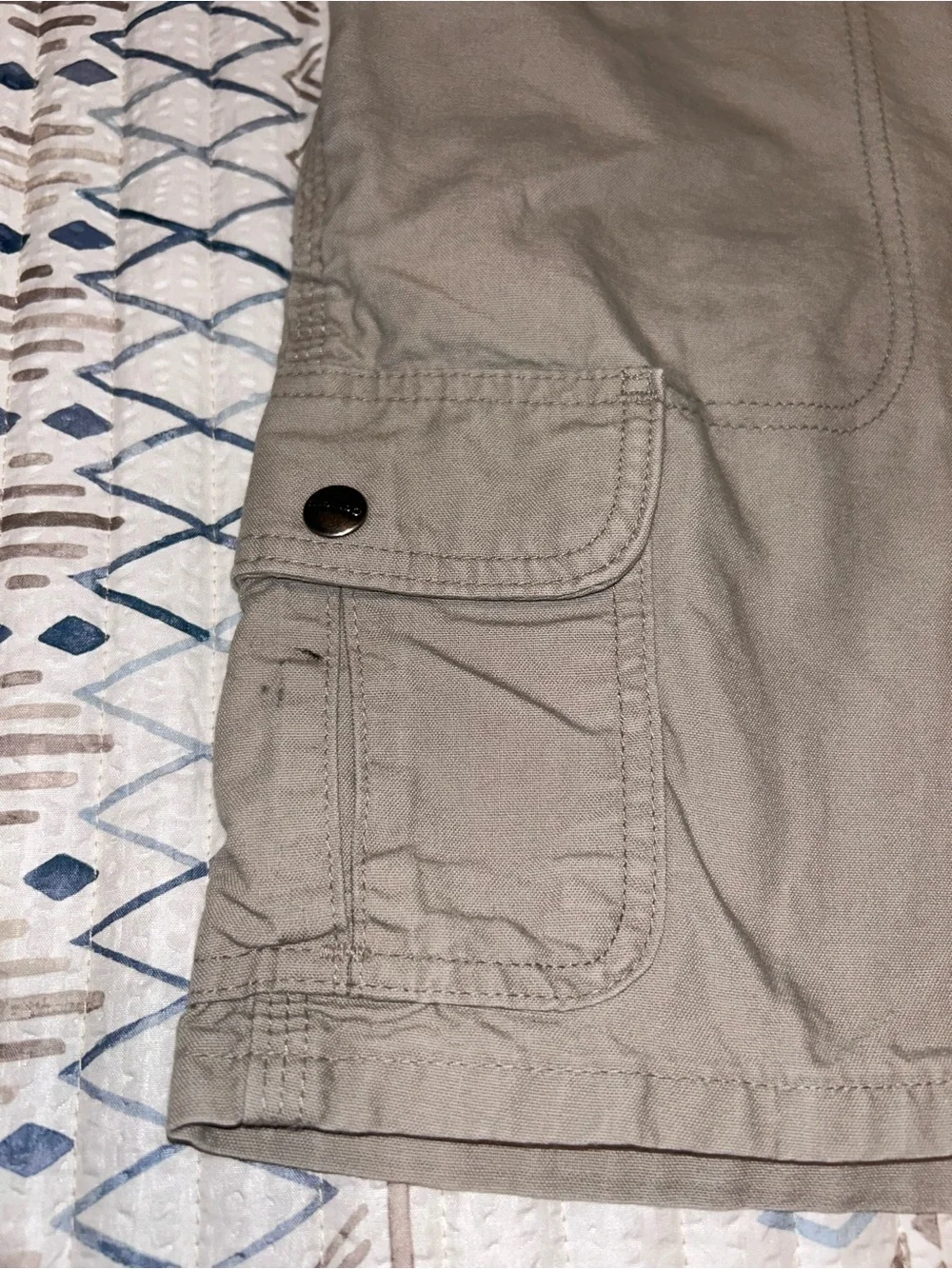 Carhartt women’s Cargo Shorts - khaki size 12 EUC